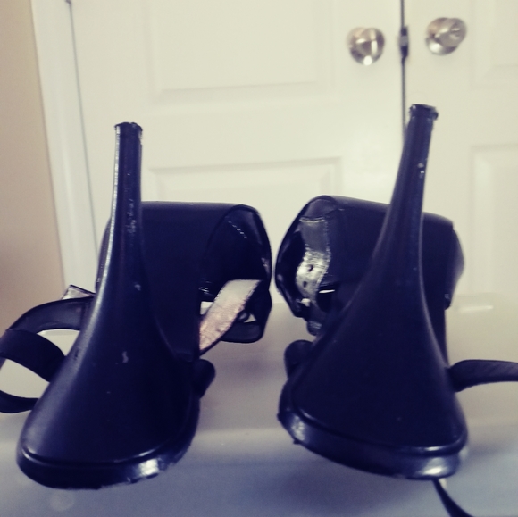 Guess Women's Black Heels - Picture 9 of 14